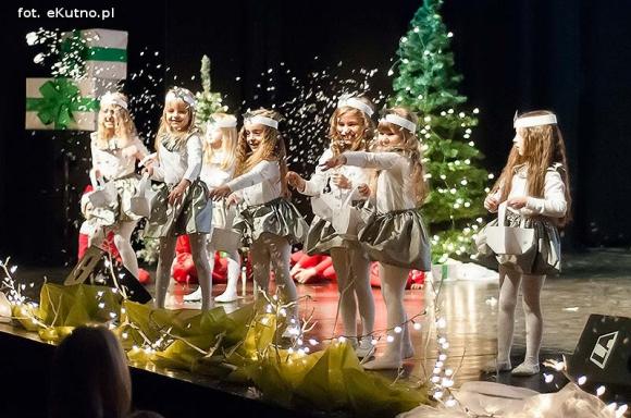 Piosenki z dzwonkami. Talenty muzyczne Młodzieżowego Domu Kultury