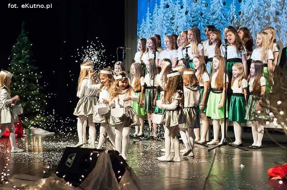 Piosenki z dzwonkami. Talenty muzyczne Młodzieżowego Domu Kultury