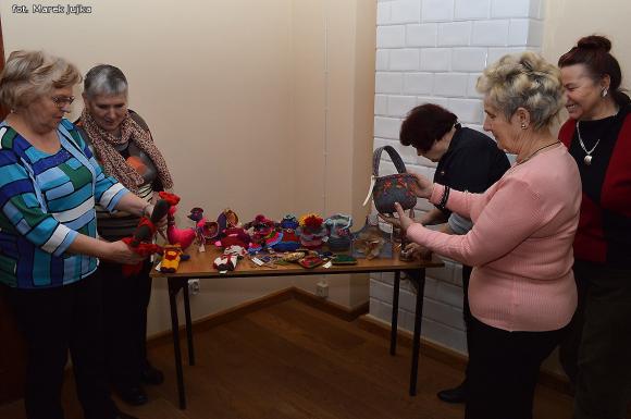 Wystawa rękodzieła seniorów