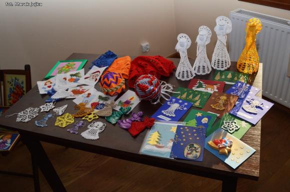 Wystawa rękodzieła seniorów