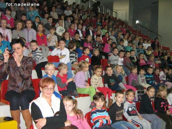  Otwieraj serce na dobroć, życzliwość i przyjaźń. Jasełka w Dziewiątce