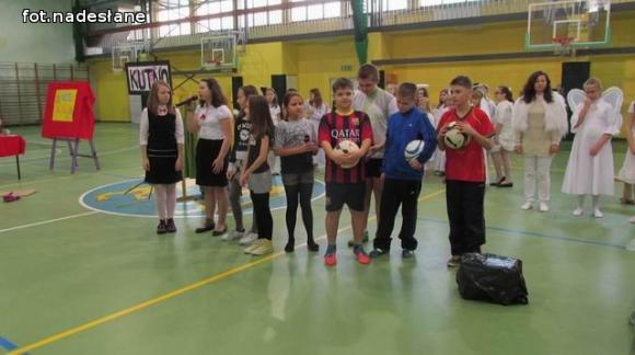  Otwieraj serce na dobroć, życzliwość i przyjaźń. Jasełka w Dziewiątce