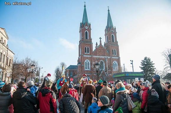 Chrystus Dobroczyńcą Wielu. Mieszkańcy Kutna w orszaku Trzech Króli