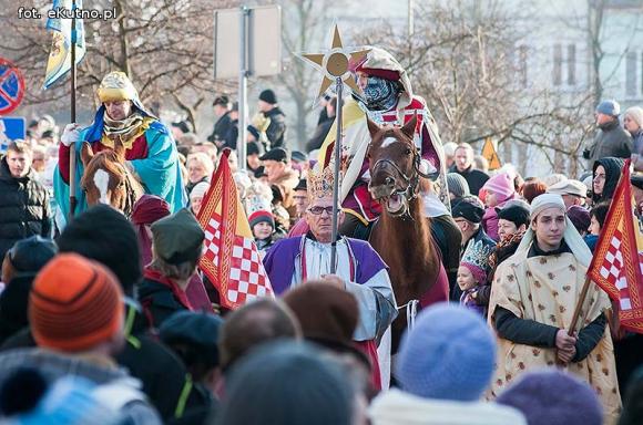 Chrystus Dobroczyńcą Wielu. Mieszkańcy Kutna w orszaku Trzech Króli