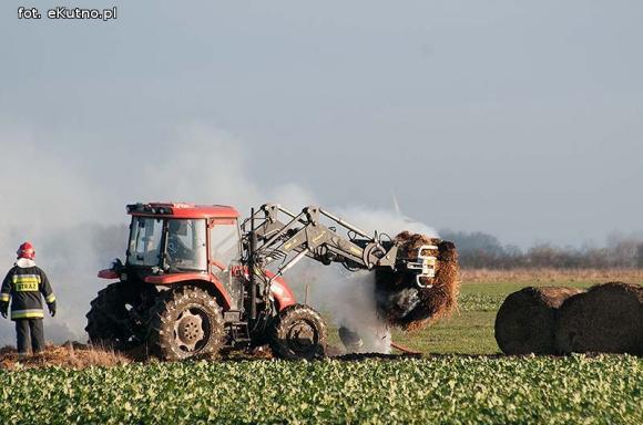Pożar pryzmy siana w Kałach Towarzystwo