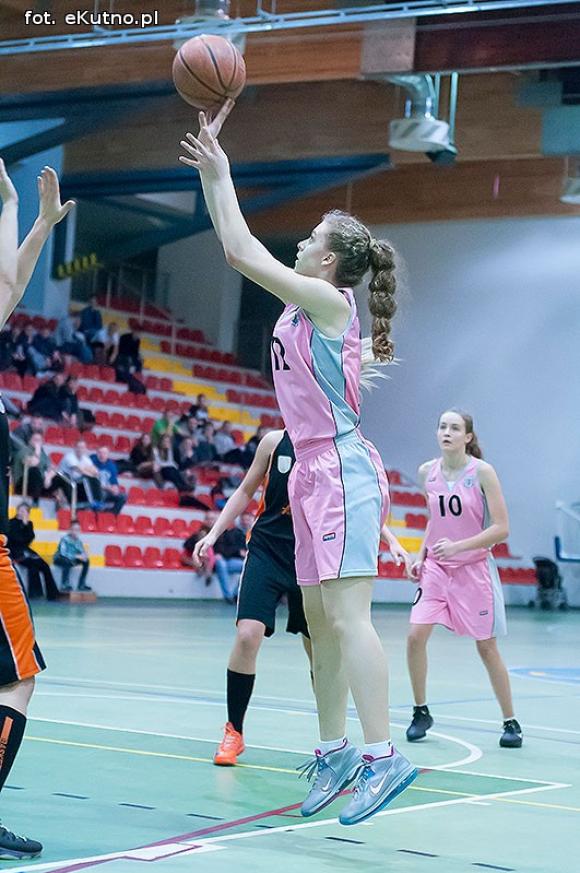 Koszykarki MKS Kutno wygrywają pierwszy mecz półfinałowy