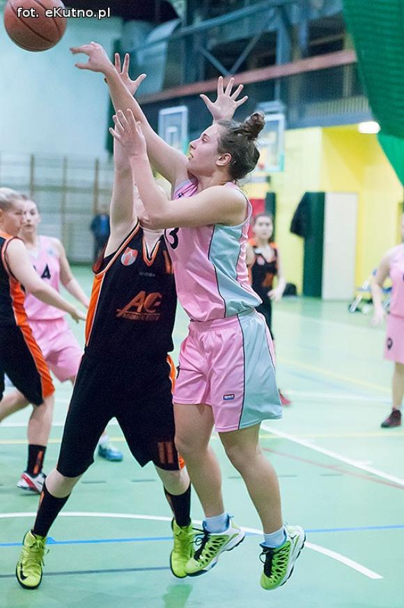 Koszykarki MKS Kutno wygrywają pierwszy mecz półfinałowy
