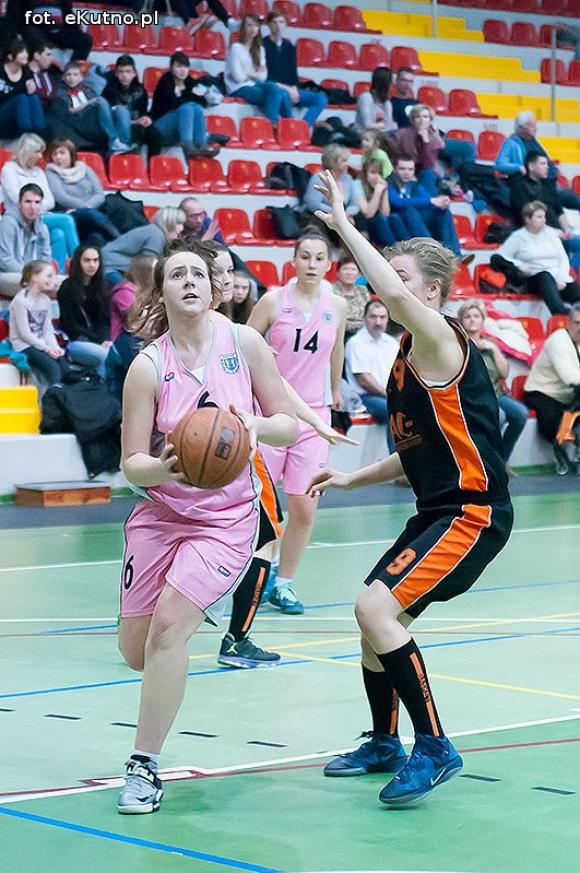 Koszykarki MKS Kutno wygrywają pierwszy mecz półfinałowy