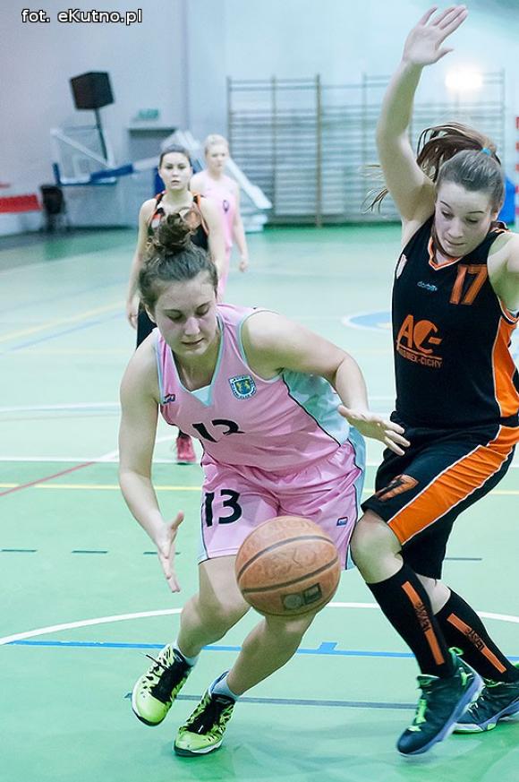 Koszykarki MKS Kutno wygrywają pierwszy mecz półfinałowy