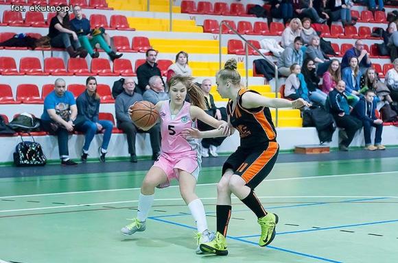 Koszykarki MKS Kutno wygrywają pierwszy mecz półfinałowy