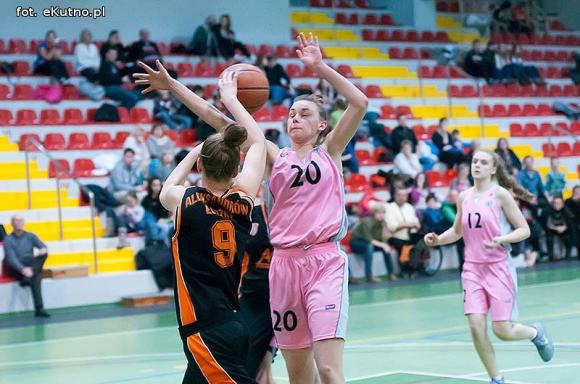 Koszykarki MKS Kutno wygrywają pierwszy mecz półfinałowy