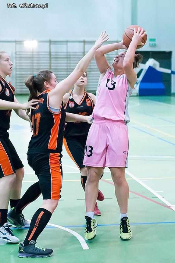Koszykarki MKS Kutno wygrywają pierwszy mecz półfinałowy