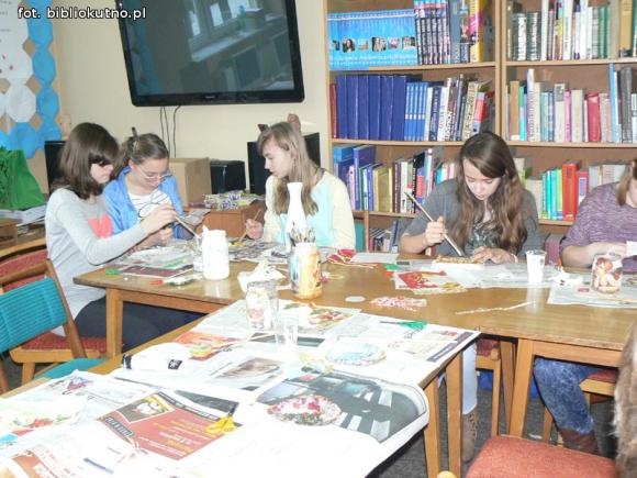Magiczny decoupage i magia rysunku. Ferie w bibliotece
