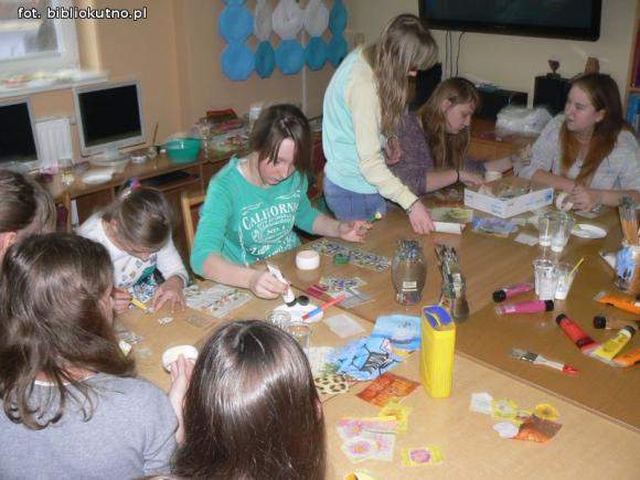 Magiczny decoupage i magia rysunku. Ferie w bibliotece