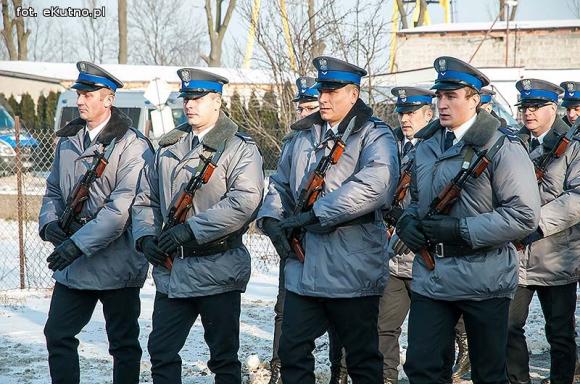 Poprawa warunków pracy policjantów z Krośniewic i nowy radiowóz
