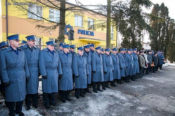 Poprawa warunków pracy policjantów z Krośniewic i nowy radiowóz
