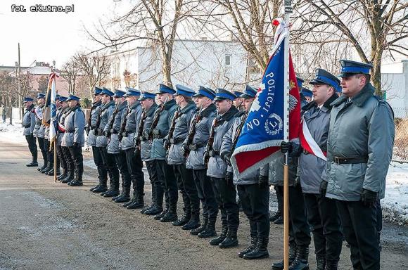 Poprawa warunków pracy policjantów z Krośniewic i nowy radiowóz