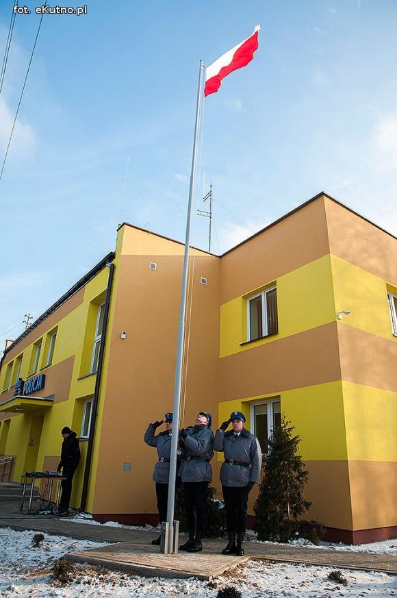 Poprawa warunków pracy policjantów z Krośniewic i nowy radiowóz