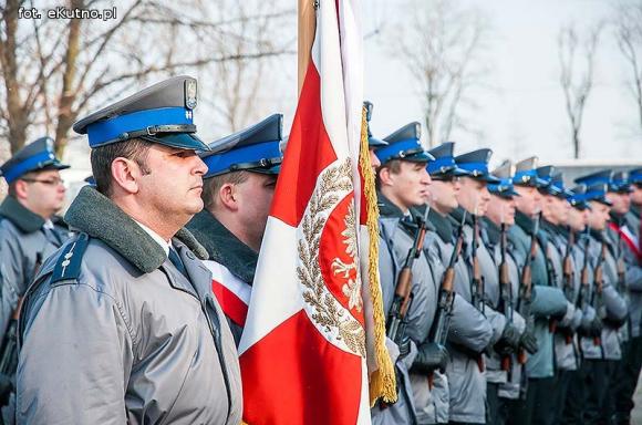 Poprawa warunków pracy policjantów z Krośniewic i nowy radiowóz