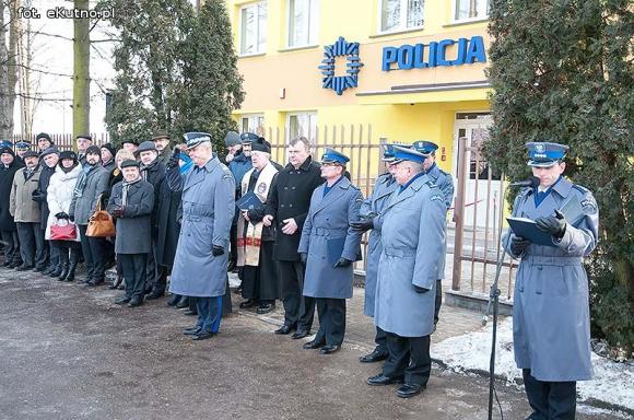 Poprawa warunków pracy policjantów z Krośniewic i nowy radiowóz