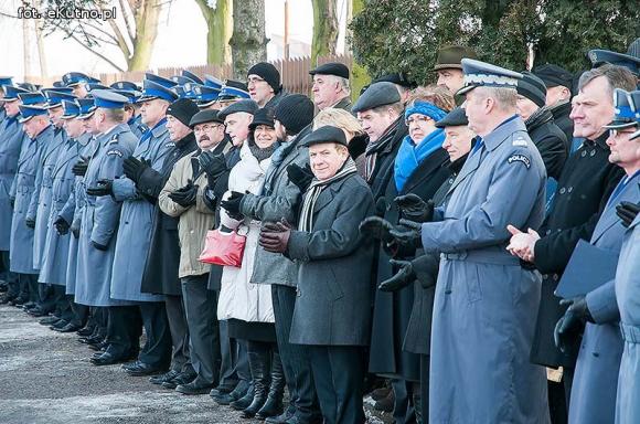Poprawa warunków pracy policjantów z Krośniewic i nowy radiowóz