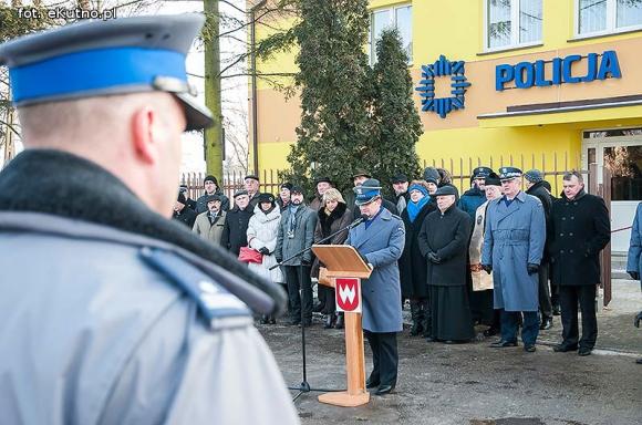 Poprawa warunków pracy policjantów z Krośniewic i nowy radiowóz