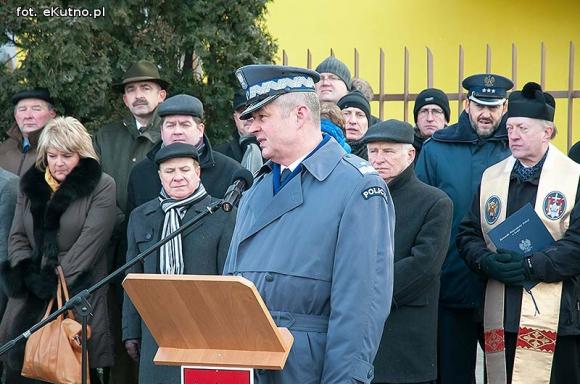 Poprawa warunków pracy policjantów z Krośniewic i nowy radiowóz