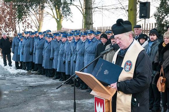 Poprawa warunków pracy policjantów z Krośniewic i nowy radiowóz