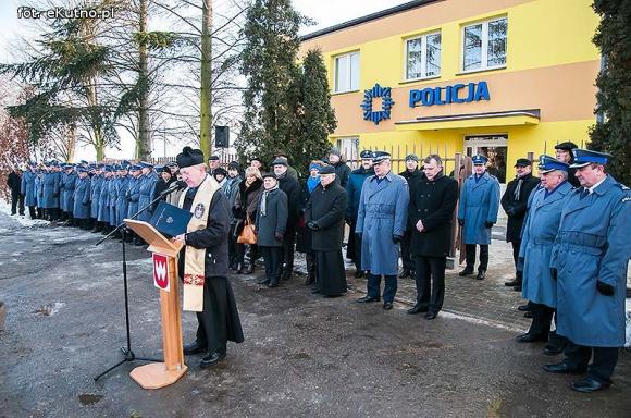 Poprawa warunków pracy policjantów z Krośniewic i nowy radiowóz