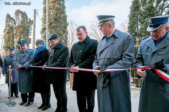 Poprawa warunków pracy policjantów z Krośniewic i nowy radiowóz