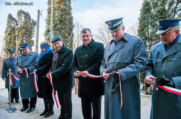 Poprawa warunków pracy policjantów z Krośniewic i nowy radiowóz