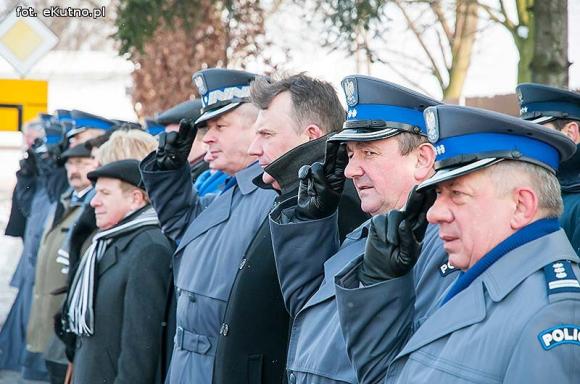 Poprawa warunków pracy policjantów z Krośniewic i nowy radiowóz