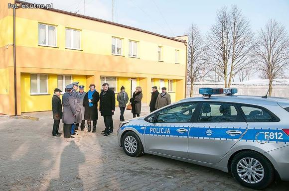 Poprawa warunków pracy policjantów z Krośniewic i nowy radiowóz