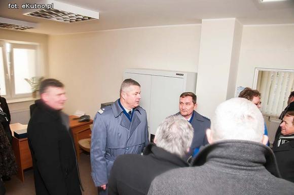 Poprawa warunków pracy policjantów z Krośniewic i nowy radiowóz