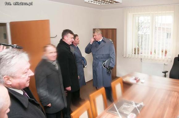 Poprawa warunków pracy policjantów z Krośniewic i nowy radiowóz