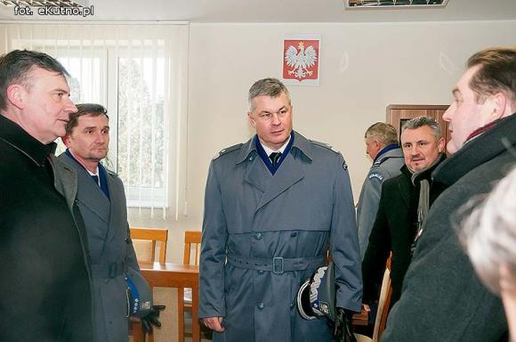 Poprawa warunków pracy policjantów z Krośniewic i nowy radiowóz
