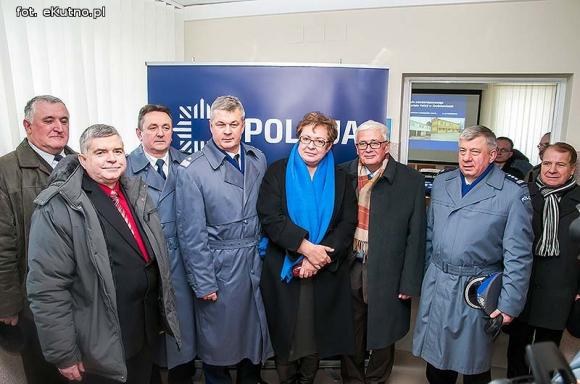 Poprawa warunków pracy policjantów z Krośniewic i nowy radiowóz