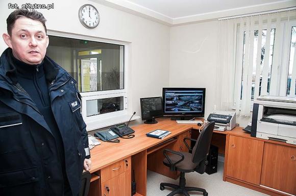 Poprawa warunków pracy policjantów z Krośniewic i nowy radiowóz