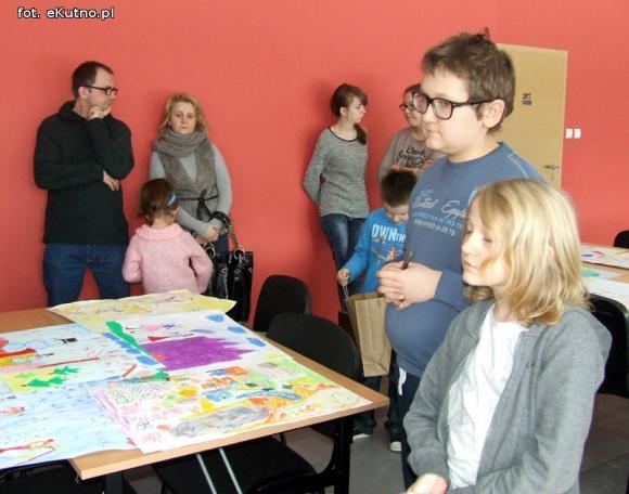 Laureaci Wielkiego Konkursu Plastycznego w domu kultury