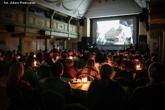 Inauguracja Klubu Filmowego w Domu Dochodowym. Zapraszamy na drugie spotkanie już w sobotę