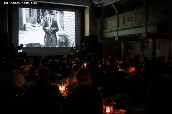 Inauguracja Klubu Filmowego w Domu Dochodowym. Zapraszamy na drugie spotkanie już w sobotę