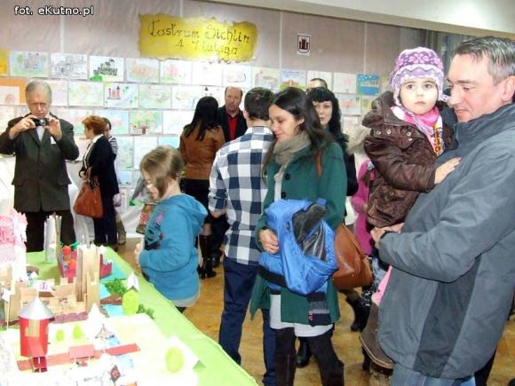 Odkrywają historię swojego miasta. Towarzystwo Miłośników Historii Żychlina rozstrzygnęło konkurs plastyczny