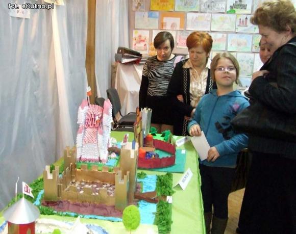 Odkrywają historię swojego miasta. Towarzystwo Miłośników Historii Żychlina rozstrzygnęło konkurs plastyczny