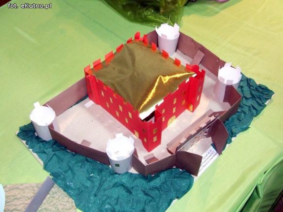 Odkrywają historię swojego miasta. Towarzystwo Miłośników Historii Żychlina rozstrzygnęło konkurs plastyczny