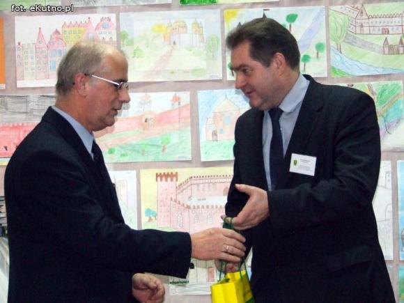 Odkrywają historię swojego miasta. Towarzystwo Miłośników Historii Żychlina rozstrzygnęło konkurs plastyczny