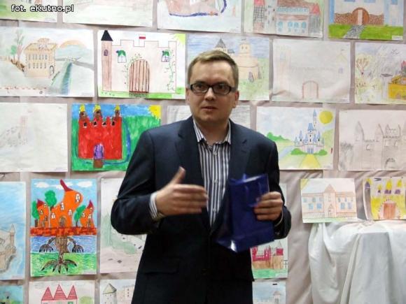 Odkrywają historię swojego miasta. Towarzystwo Miłośników Historii Żychlina rozstrzygnęło konkurs plastyczny