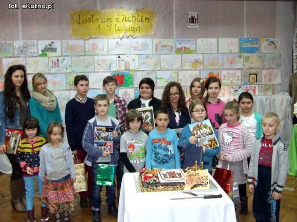 Odkrywają historię swojego miasta. Towarzystwo Miłośników Historii Żychlina rozstrzygnęło konkurs plastyczny