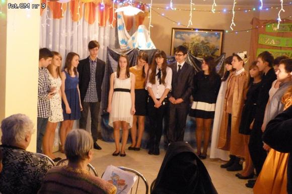 Przynieśli chwile wzruszenia i radości starszym schorowanym ludziom