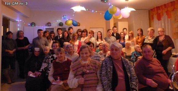 Przynieśli chwile wzruszenia i radości starszym schorowanym ludziom