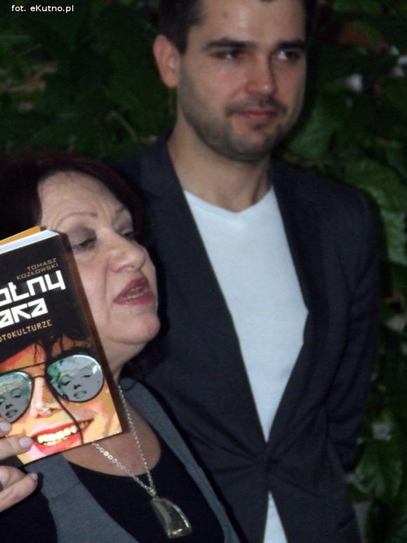 Spotkanie młodych kutnian z Tomaszem Kozłowskim w bibliotece